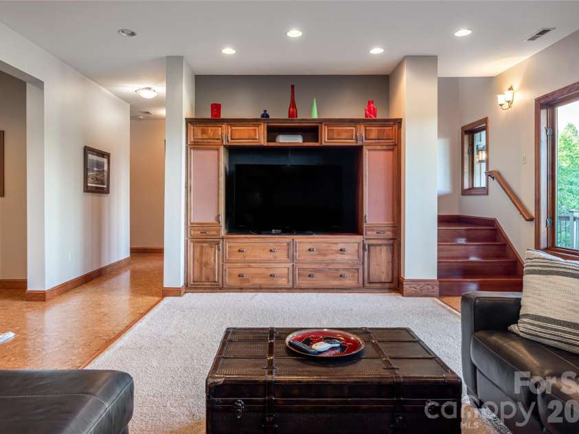 326 Summit Drive, Whittier, NC 28789.  MLS# CAR4374741, YatesRealty ID 20443. 