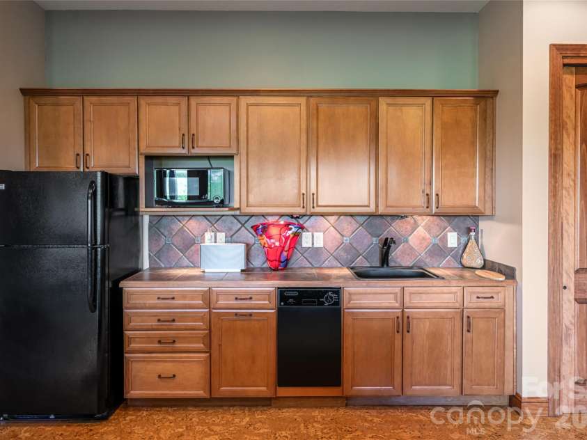 326 Summit Drive, Whittier, NC 28789.  MLS# CAR4374741, YatesRealty ID 20443. 