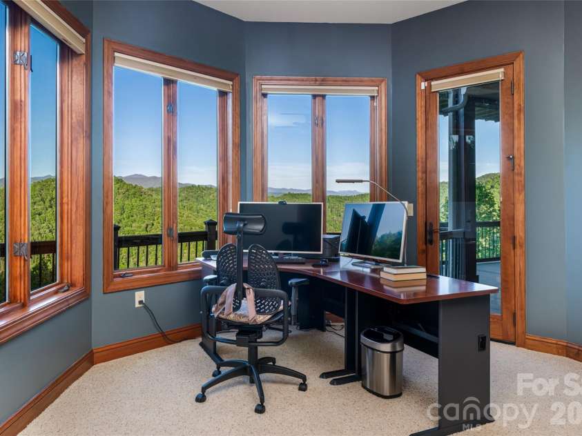 326 Summit Drive, Whittier, NC 28789.  MLS# CAR4374741, YatesRealty ID 20443. 