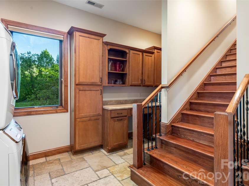 326 Summit Drive, Whittier, NC 28789.  MLS# CAR4374741, YatesRealty ID 20443. 