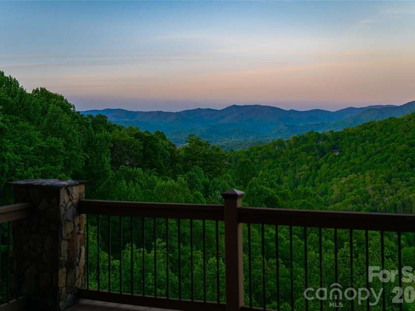 326 Summit Drive, Whittier, NC 28789.  MLS# CAR4374741, YatesRealty ID 20443. 