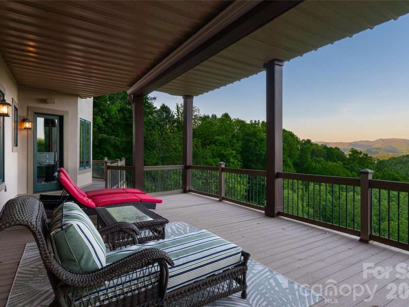 326 Summit Drive, Whittier, NC 28789.  MLS# CAR4374741, YatesRealty ID 20443. 