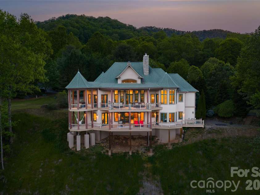 326 Summit Drive, Whittier, NC 28789.  MLS# CAR4374741, YatesRealty ID 20443. 