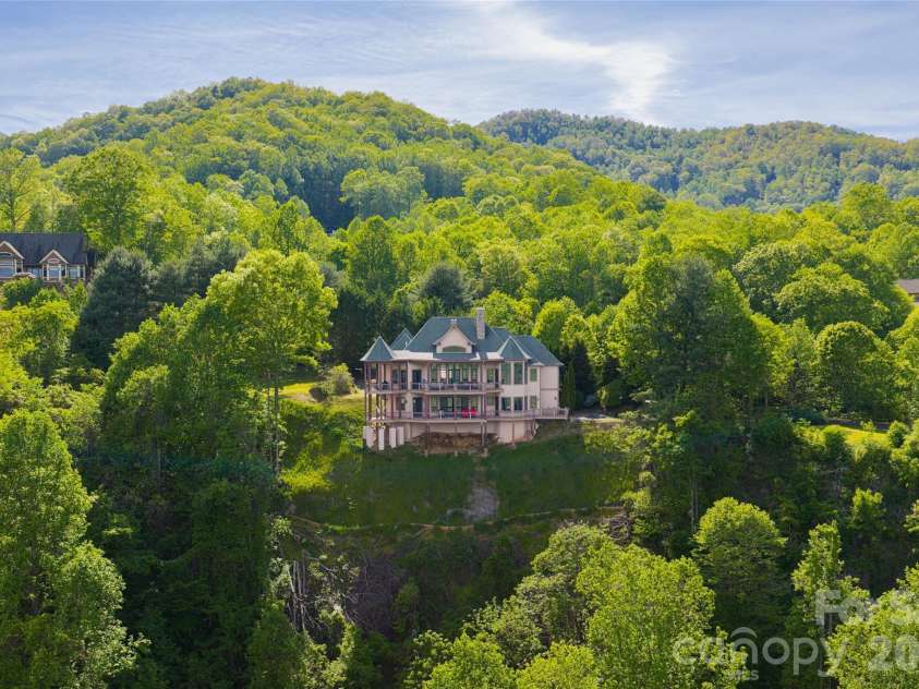 326 Summit Drive, Whittier, NC 28789.  MLS# CAR4374741, YatesRealty ID 20443. 