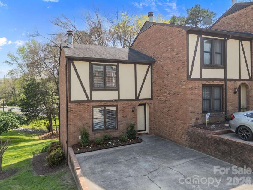 451 Camrose Circle, Concord, NC 28025.  MLS# CAR4365270, YatesRealty ID 20444. 