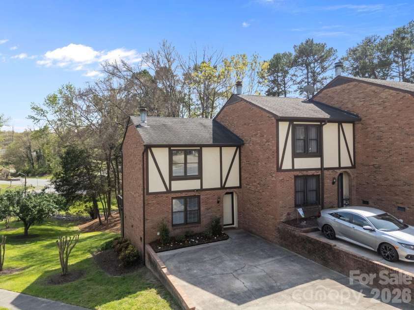 451 Camrose Circle, Concord, NC 28025.  MLS# CAR4365270, YatesRealty ID 20444. 