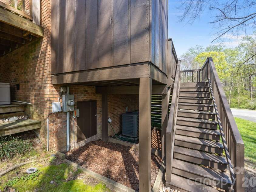 451 Camrose Circle, Concord, NC 28025.  MLS# CAR4365270, YatesRealty ID 20444. 