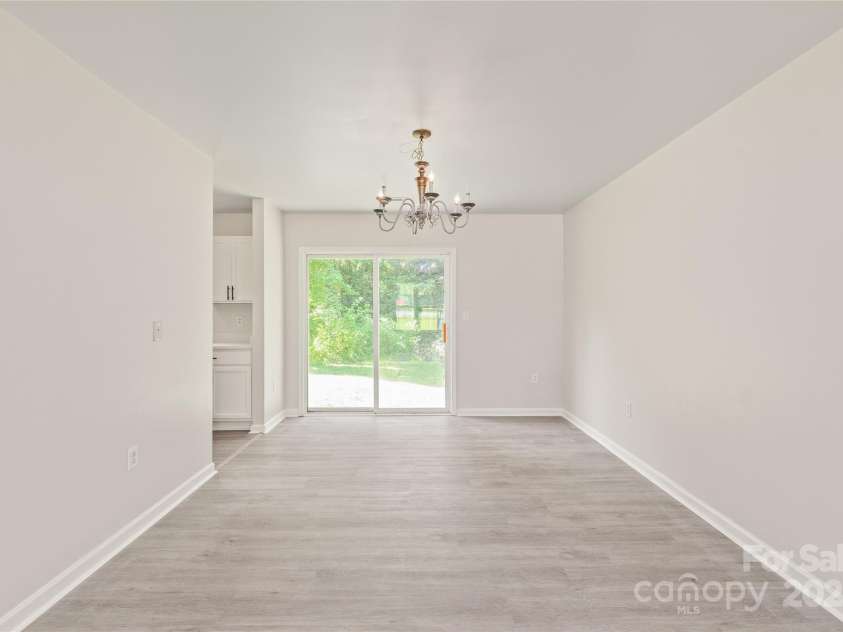 425 Austin Drive, Charlotte, NC 28213.  MLS# CAR4271125, YatesRealty ID 20445. 