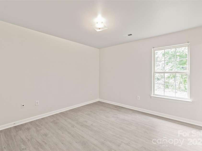 425 Austin Drive, Charlotte, NC 28213.  MLS# CAR4271125, YatesRealty ID 20445. 