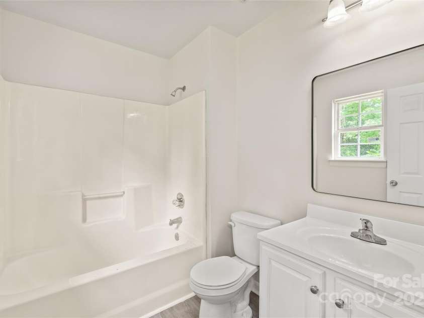 425 Austin Drive, Charlotte, NC 28213.  MLS# CAR4271125, YatesRealty ID 20445. 