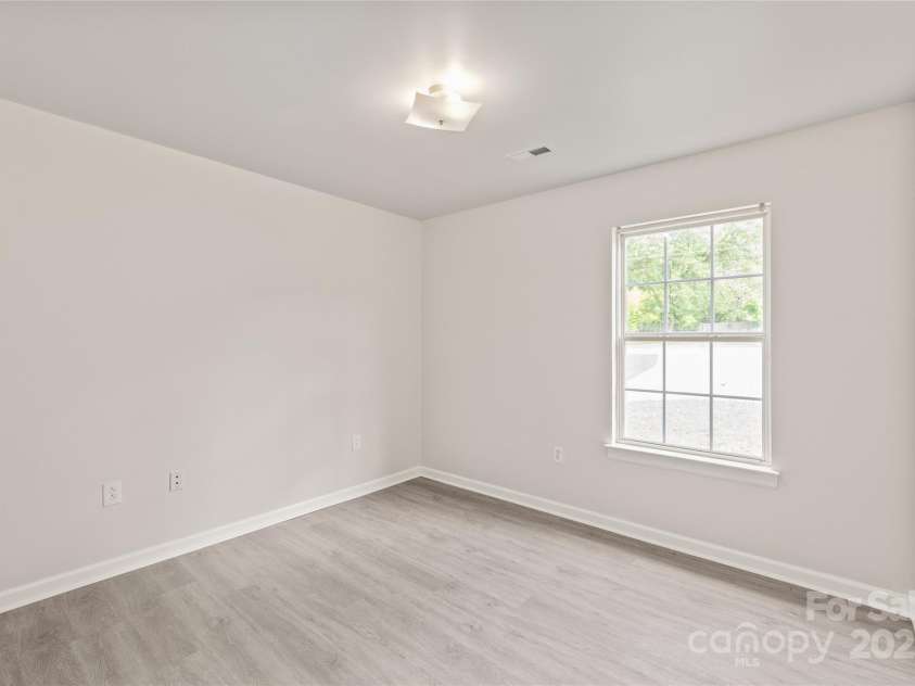 425 Austin Drive, Charlotte, NC 28213.  MLS# CAR4271125, YatesRealty ID 20445. 