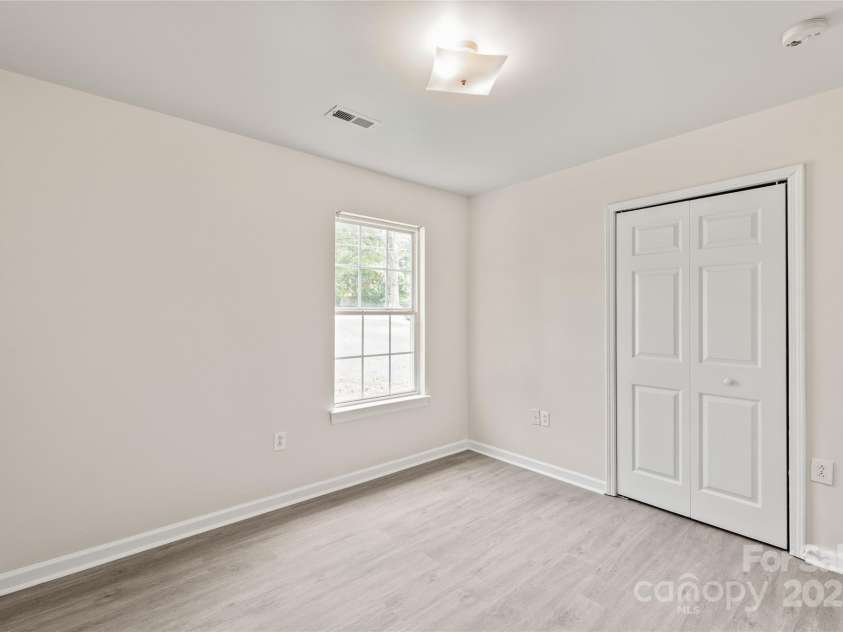 425 Austin Drive, Charlotte, NC 28213.  MLS# CAR4271125, YatesRealty ID 20445. 