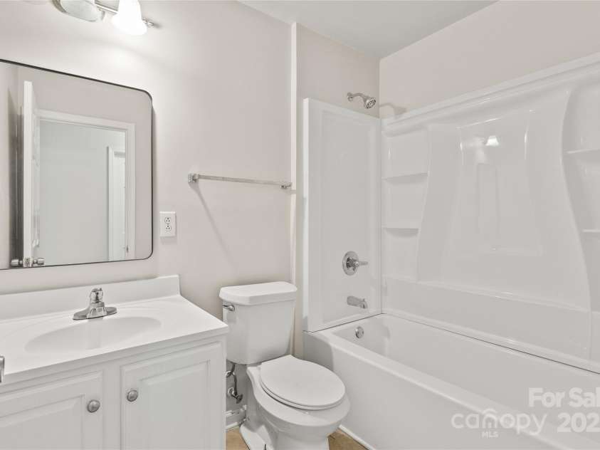 425 Austin Drive, Charlotte, NC 28213.  MLS# CAR4271125, YatesRealty ID 20445. 