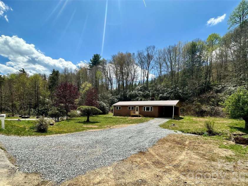 8855 Bugger Hollow Road, Newland, NC 28657.  MLS# CAR4375390, YatesRealty ID 20445. 
