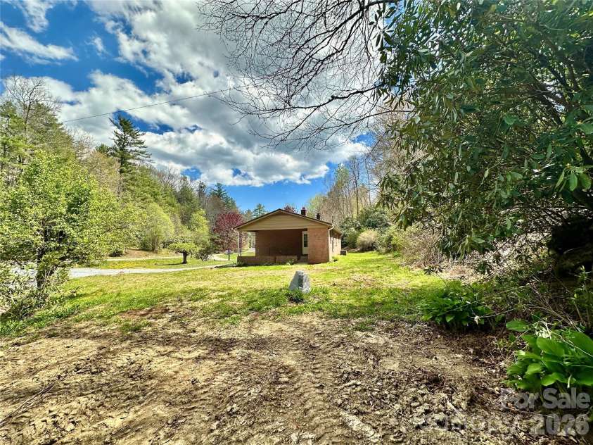 8855 Bugger Hollow Road, Newland, NC 28657.  MLS# CAR4375390, YatesRealty ID 20445. 