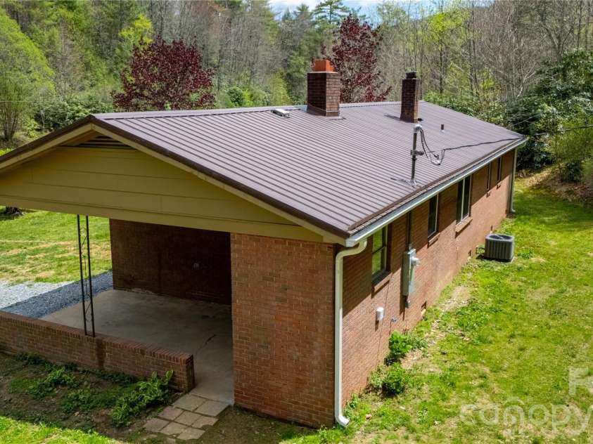8855 Bugger Hollow Road, Newland, NC 28657.  MLS# CAR4375390, YatesRealty ID 20445. 
