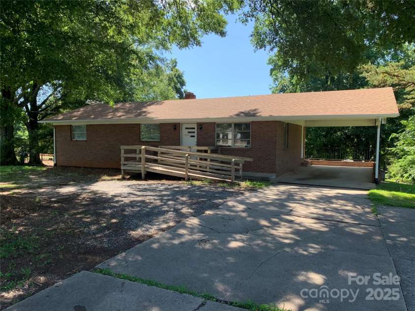 3484 Hwy 127 Highway, Hickory, NC 28602.  MLS# CAR4272429, YatesRealty ID 20447. 