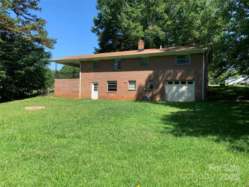 3484 Hwy 127 Highway, Hickory, NC 28602.  MLS# CAR4272429, YatesRealty ID 20447. 