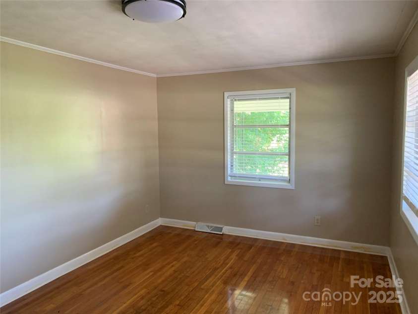 3484 Hwy 127 Highway, Hickory, NC 28602.  MLS# CAR4272429, YatesRealty ID 20447. 