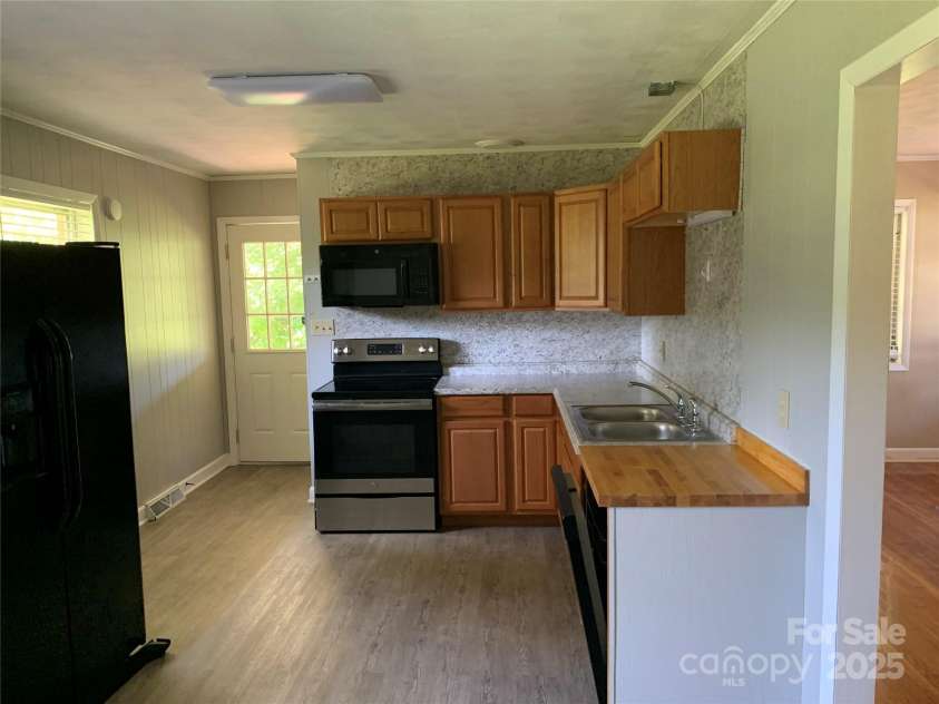 3484 Hwy 127 Highway, Hickory, NC 28602.  MLS# CAR4272429, YatesRealty ID 20447. 