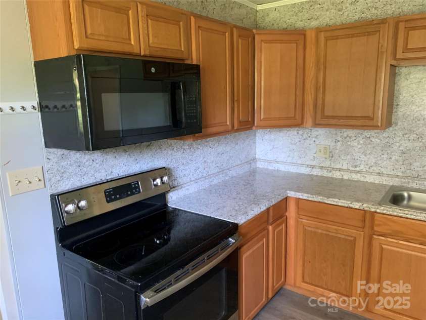 3484 Hwy 127 Highway, Hickory, NC 28602.  MLS# CAR4272429, YatesRealty ID 20447. 