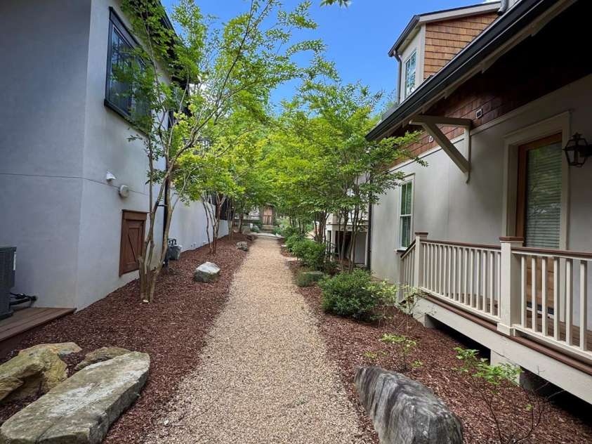 12 Fay Jones Lane, Black Mountain, NC 28711.  MLS# CAR4272405, YatesRealty ID 20448. 