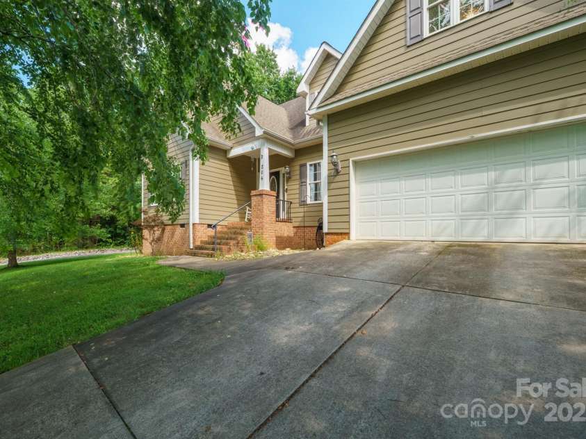 206 Taylor Circle, Granite Falls, NC 28630.  MLS# CAR4272586, YatesRealty ID 20449. 