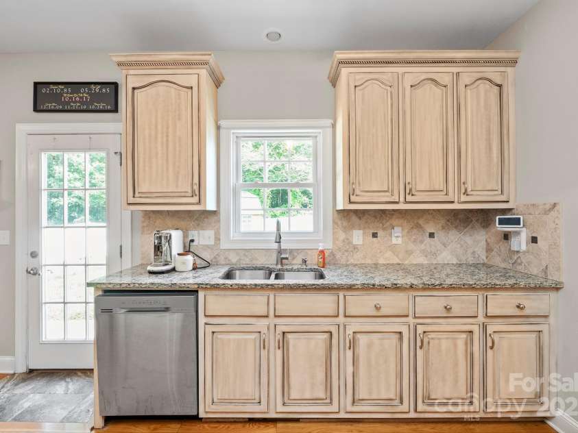 206 Taylor Circle, Granite Falls, NC 28630.  MLS# CAR4272586, YatesRealty ID 20449. 