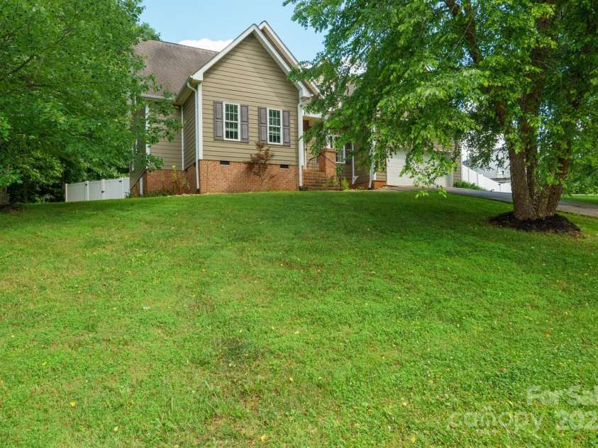 206 Taylor Circle, Granite Falls, NC 28630.  MLS# CAR4272586, YatesRealty ID 20449. 