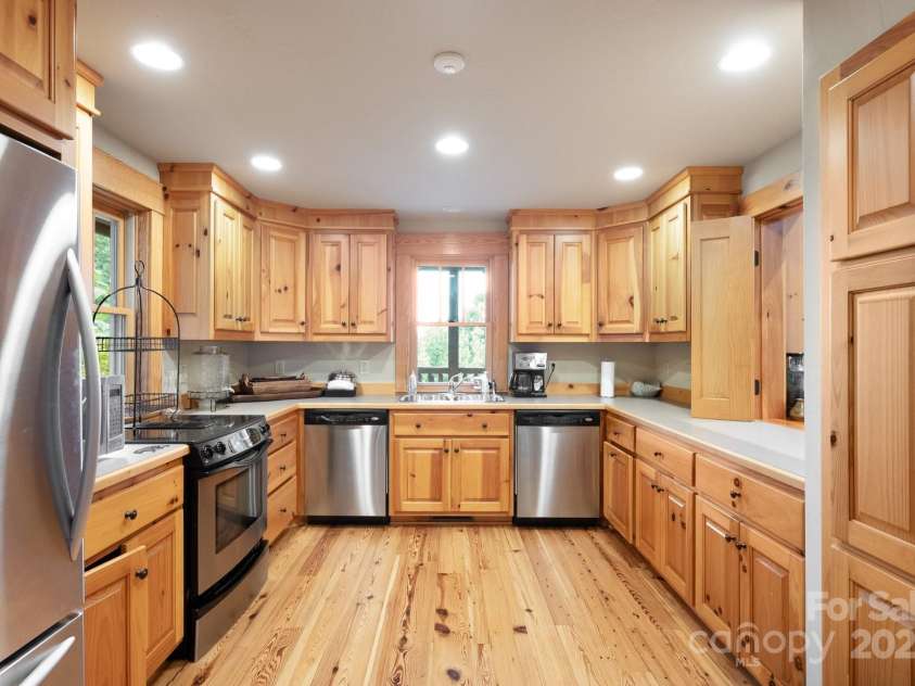 499 Warbler Lane, Black Mountain, NC 28711.  MLS# CAR4230547, YatesRealty ID 2045. Club House Kitchen