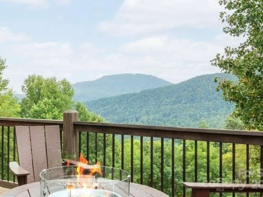 499 Warbler Lane, Black Mountain, NC 28711.  MLS# CAR4230547, YatesRealty ID 2045. Mountain Vistas