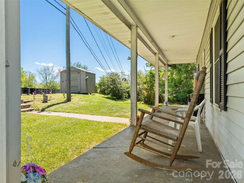 1121 Canton Road, Canton, NC 28716.  MLS# CAR4378271, YatesRealty ID 20450. 
