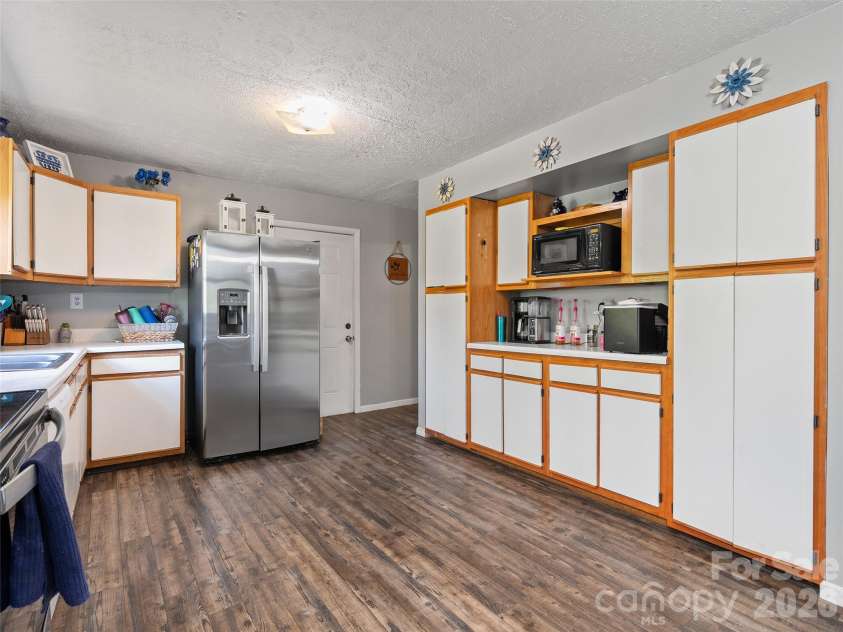 1121 Canton Road, Canton, NC 28716.  MLS# CAR4378271, YatesRealty ID 20450. 