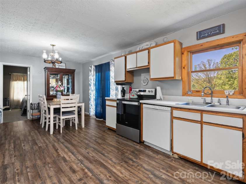 1121 Canton Road, Canton, NC 28716.  MLS# CAR4378271, YatesRealty ID 20450. 