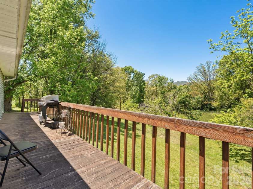 1121 Canton Road, Canton, NC 28716.  MLS# CAR4378271, YatesRealty ID 20450. 
