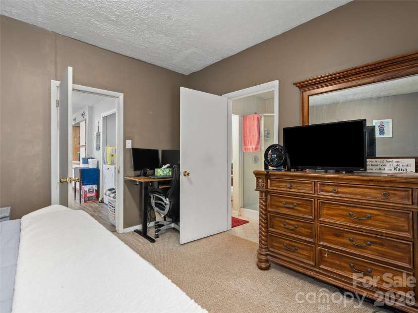 1121 Canton Road, Canton, NC 28716.  MLS# CAR4378271, YatesRealty ID 20450. 