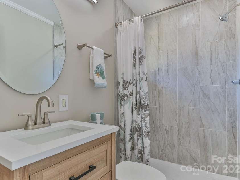 3424 Walker Circle, Lenoir, NC 28645.  MLS# CAR4248698, YatesRealty ID 20451. 