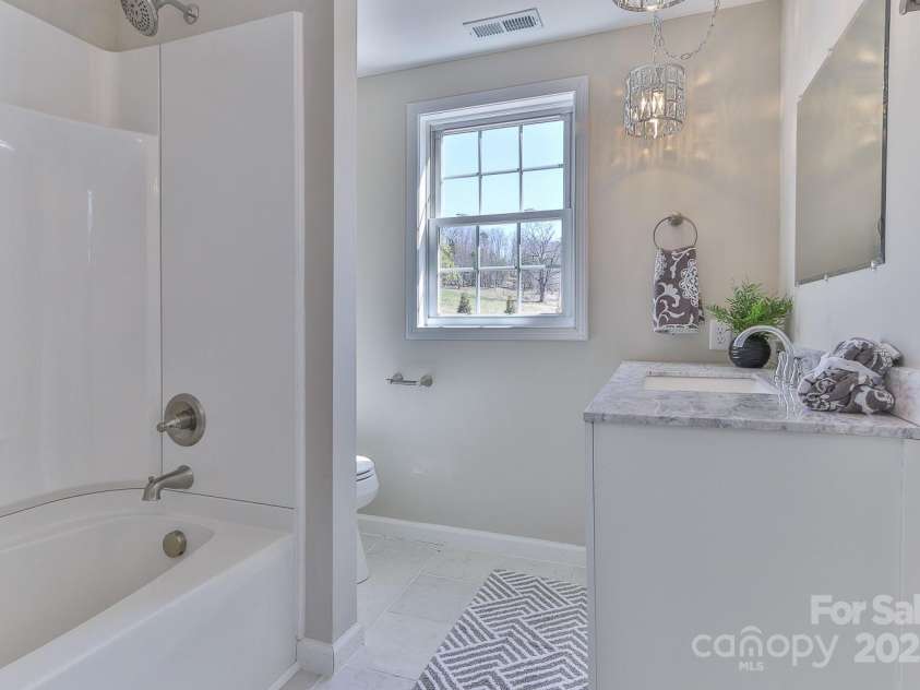 3424 Walker Circle, Lenoir, NC 28645.  MLS# CAR4248698, YatesRealty ID 20451. 