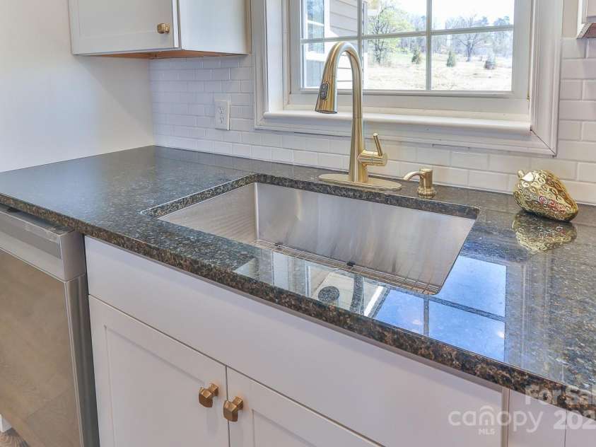 3424 Walker Circle, Lenoir, NC 28645.  MLS# CAR4248698, YatesRealty ID 20451. 