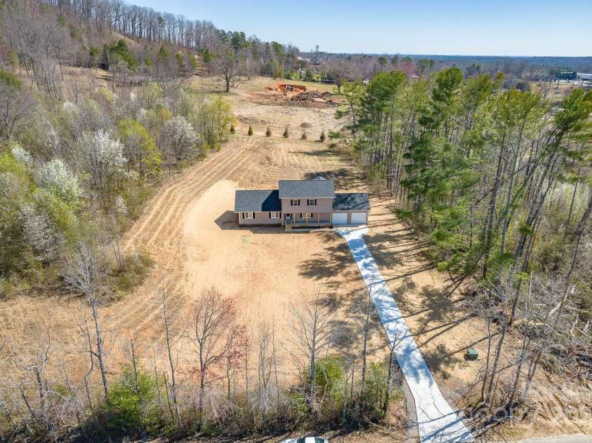 3424 Walker Circle, Lenoir, NC 28645.  MLS# CAR4248698, YatesRealty ID 20451. 