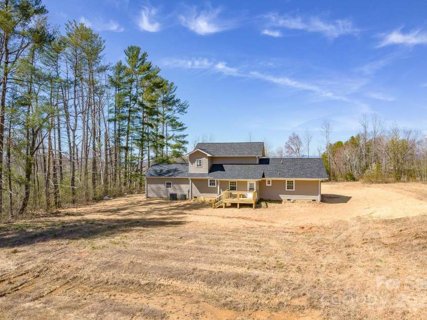 3424 Walker Circle, Lenoir, NC 28645.  MLS# CAR4248698, YatesRealty ID 20451. 