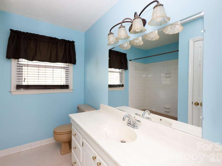 428 Guilford Road, Rock Hill, SC 29732.  MLS# CAR4362344, YatesRealty ID 20451. 