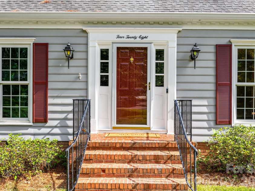 428 Guilford Road, Rock Hill, SC 29732.  MLS# CAR4362344, YatesRealty ID 20451. 