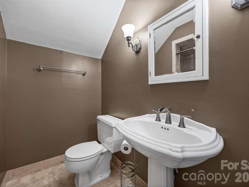 428 Guilford Road, Rock Hill, SC 29732.  MLS# CAR4362344, YatesRealty ID 20451. 