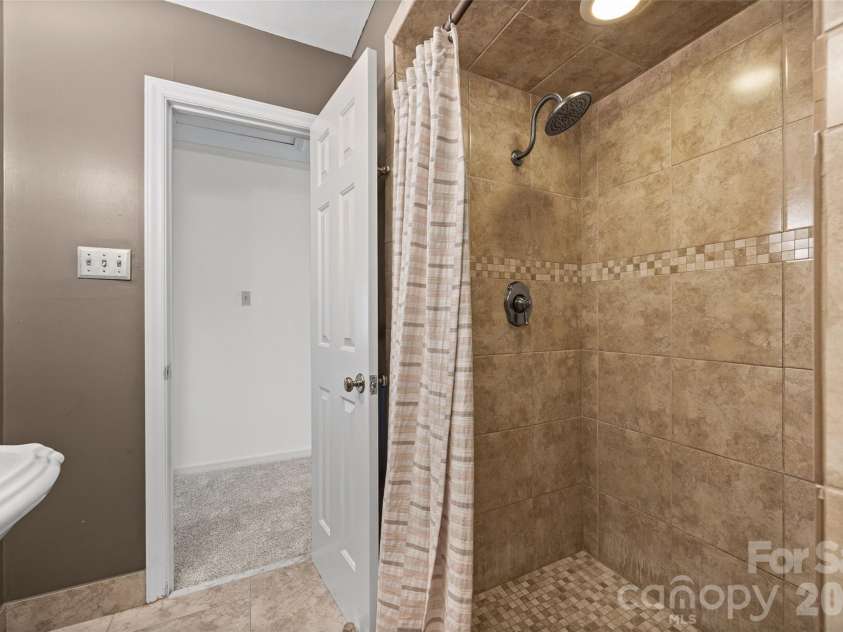 428 Guilford Road, Rock Hill, SC 29732.  MLS# CAR4362344, YatesRealty ID 20451. 