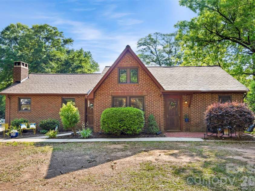 1206 South Point Road, Belmont, NC 28012.  MLS# CAR4373430, YatesRealty ID 20452. 