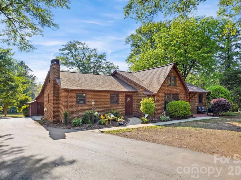 1206 South Point Road, Belmont, NC 28012.  MLS# CAR4373430, YatesRealty ID 20452. 