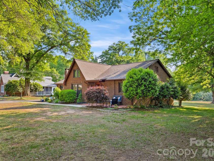 1206 South Point Road, Belmont, NC 28012.  MLS# CAR4373430, YatesRealty ID 20452. 