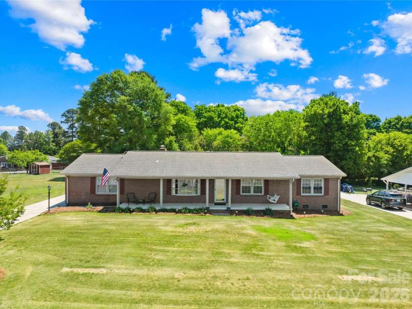 607 Wren Road, Gastonia, NC 28056.  MLS# CAR4374464, YatesRealty ID 20453. 