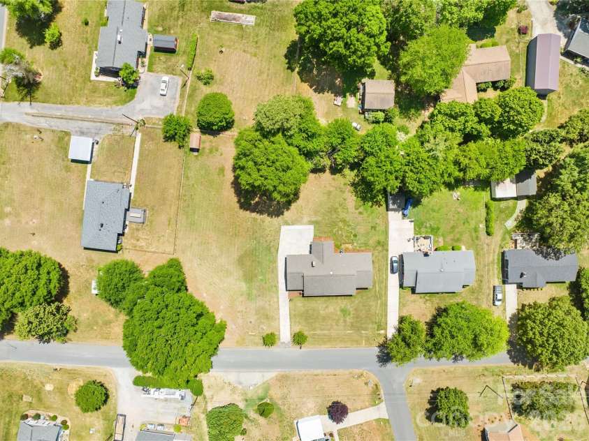 607 Wren Road, Gastonia, NC 28056.  MLS# CAR4374464, YatesRealty ID 20453. 